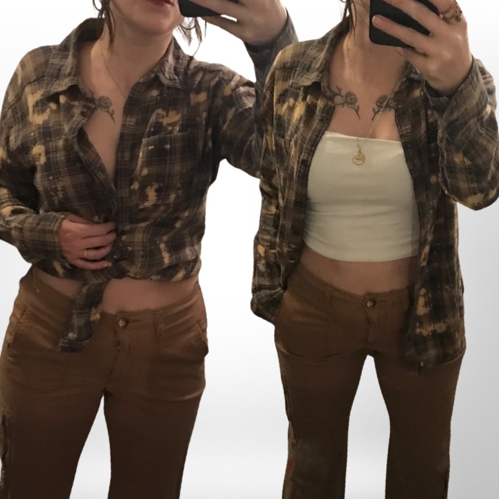 Vintage Long sleeve beige and brown plaid. New York on the back.